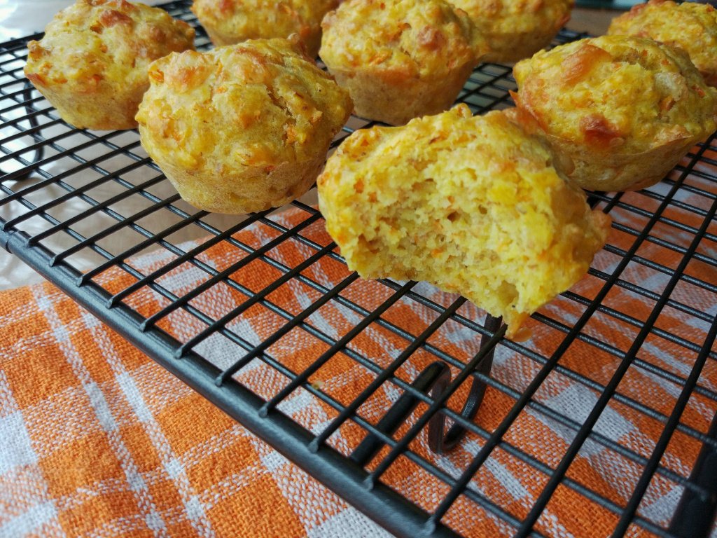 FoodnQuote's tweet photo. Carrot &amp; Turmeric Mini Muffins. Can't get enough of them!

#recipe #muffin #3ingredients https://t.co/W7zx69zeMx https://t.co/Cvbql554VT