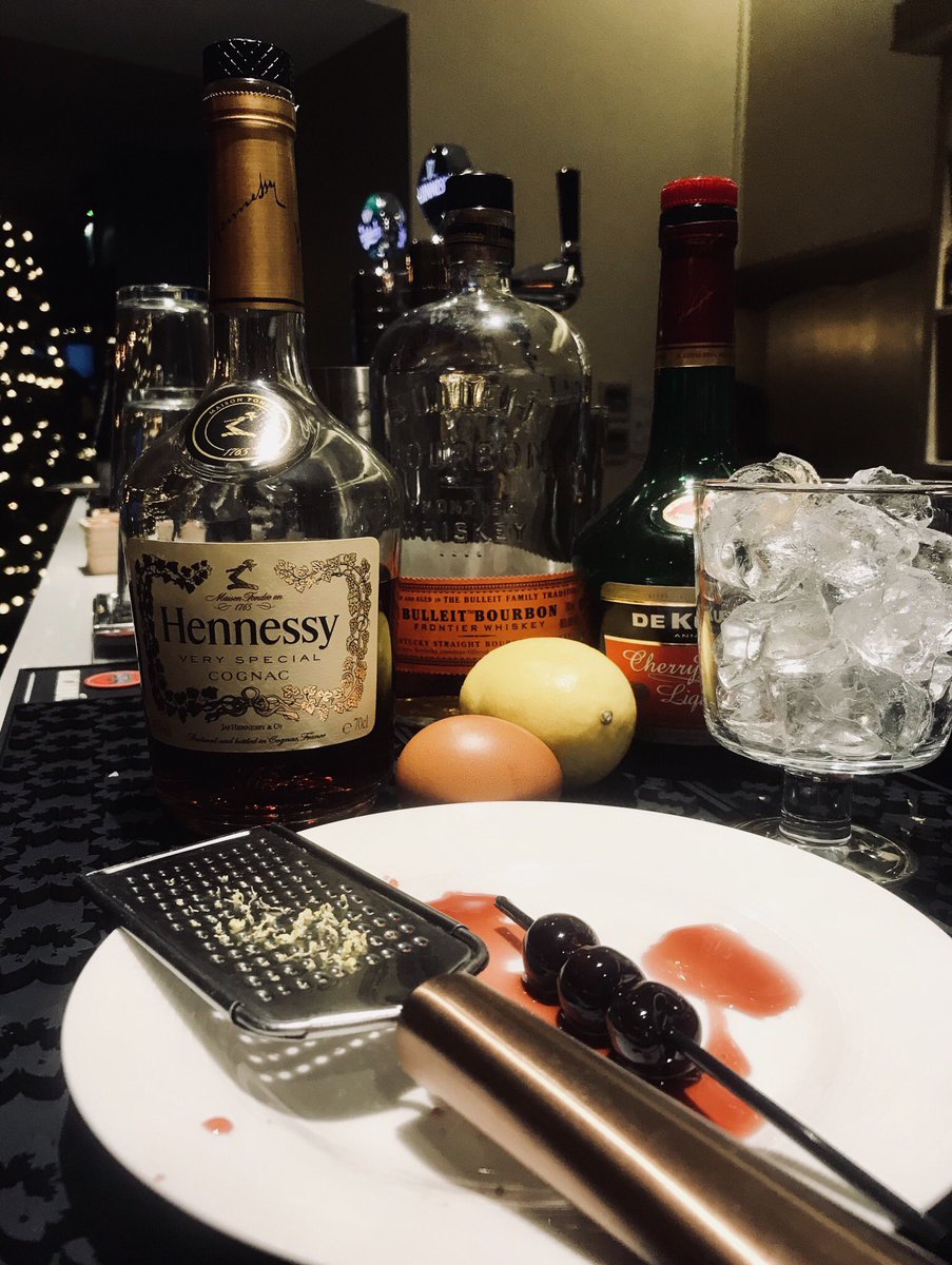 littlebigfishco's tweet photo. Anyone for #eggnog ? Our #bartender pro Jamie is whipping up classic #Christmascocktails like a boss 💪🍸 #SundayFunday #cocktails #festiveseason 🎄☃️ https://t.co/g0E6QQ62Ix
