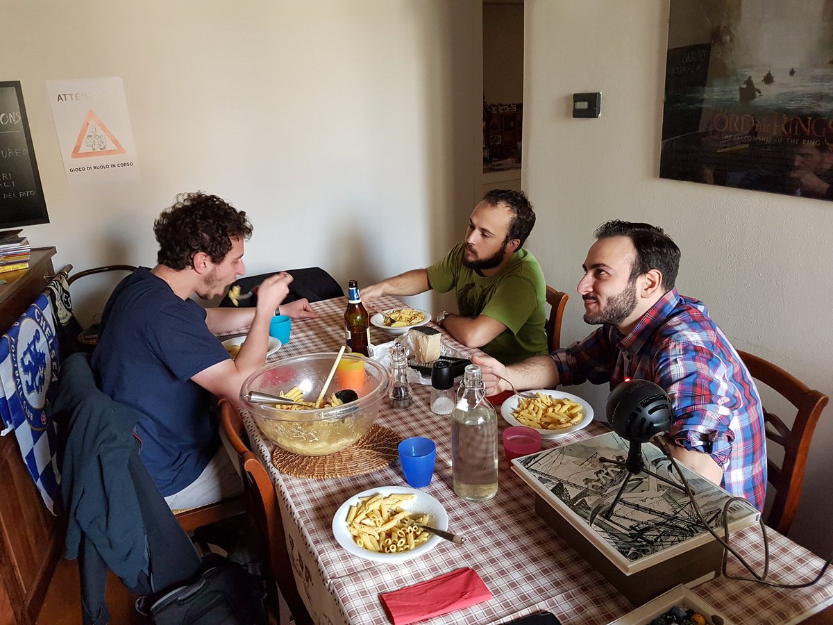 tycoons3dragons's tweet photo. Preparatevi a mettere giù le forchette! Tra poco tocca a #unstructuredheroes! @oOSallaOo @GB_Wotan @capitano_maro #gdr #urbanheroes https://t.co/RzHBX8xJm4