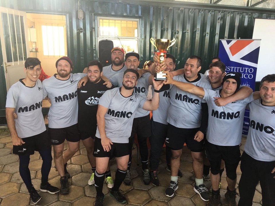 Rugbiers_'s tweet photo. #SevendeLosVientos | @SportingRugby se coronó como el Dios de los Vientos en el Seven más austral del mundo- https://t.co/s8zzxuKmCR @hbrschile @chilerugby1 https://t.co/FGx0c4riy9