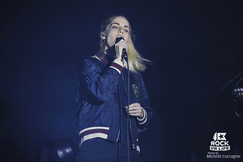 RockUrLifeNET's tweet photo. #Report : @londongrammar + @Imperatrice__ at @Zenith_Paris : https://t.co/A1DzFWAhMz #LondonGrammar #LImperatrice #Zénith #TruthIsABeautifulThing #RockUrLife https://t.co/C8MV8eaffQ
