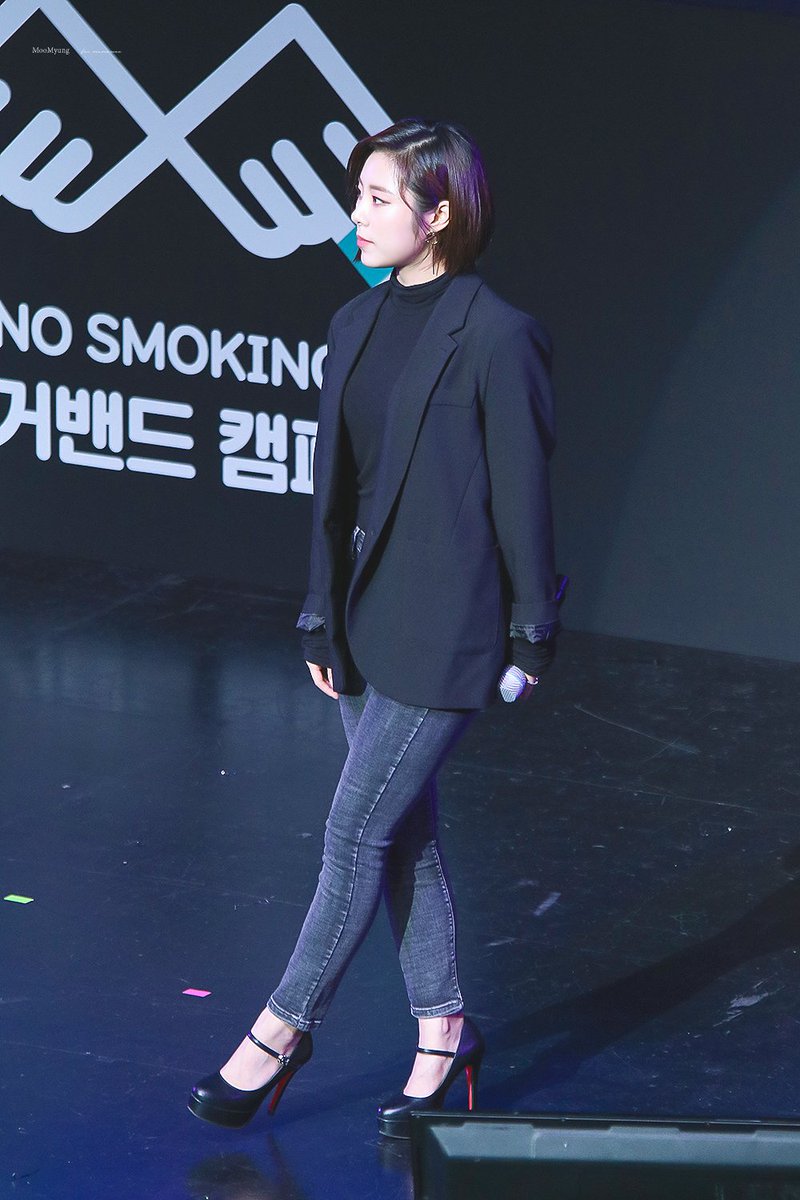 171210 핑거밴드 페스티벌
#마마무 #문별 #휘인

cfile23.uf.tistory.com/original/99065…
cfile23.uf.tistory.com/original/99801…