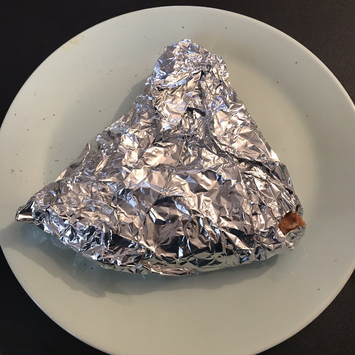 Albiestar's tweet photo. I just remembered I had leftover pizza! My wife wraps it up in foil. #keepsitfresh https://t.co/zfe0hJyhd3