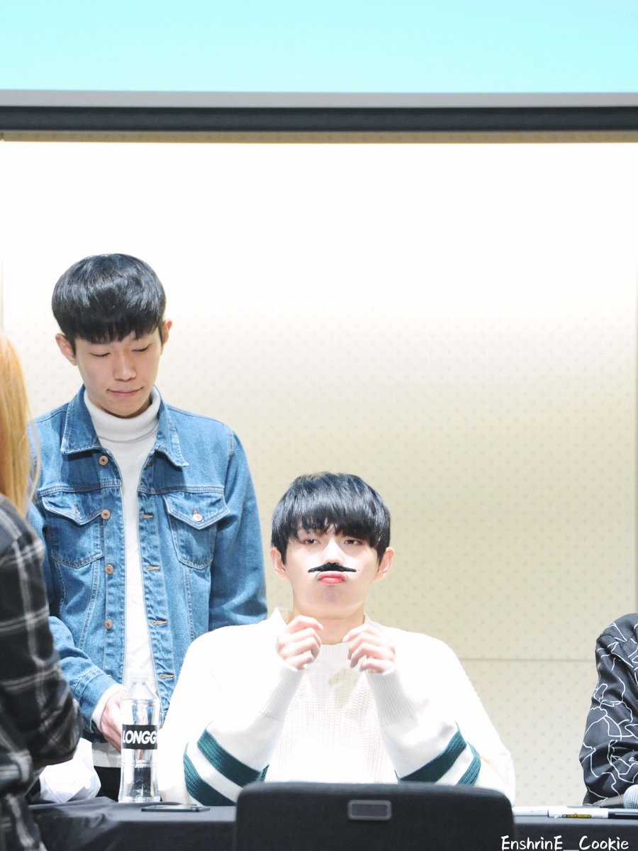 EnshrinE__'s tweet photo. 171210 명동 팬싸 
#JBJ #김용국 #JinLongguo
@JBJofficial787 https://t.co/HCu2hXK9O5