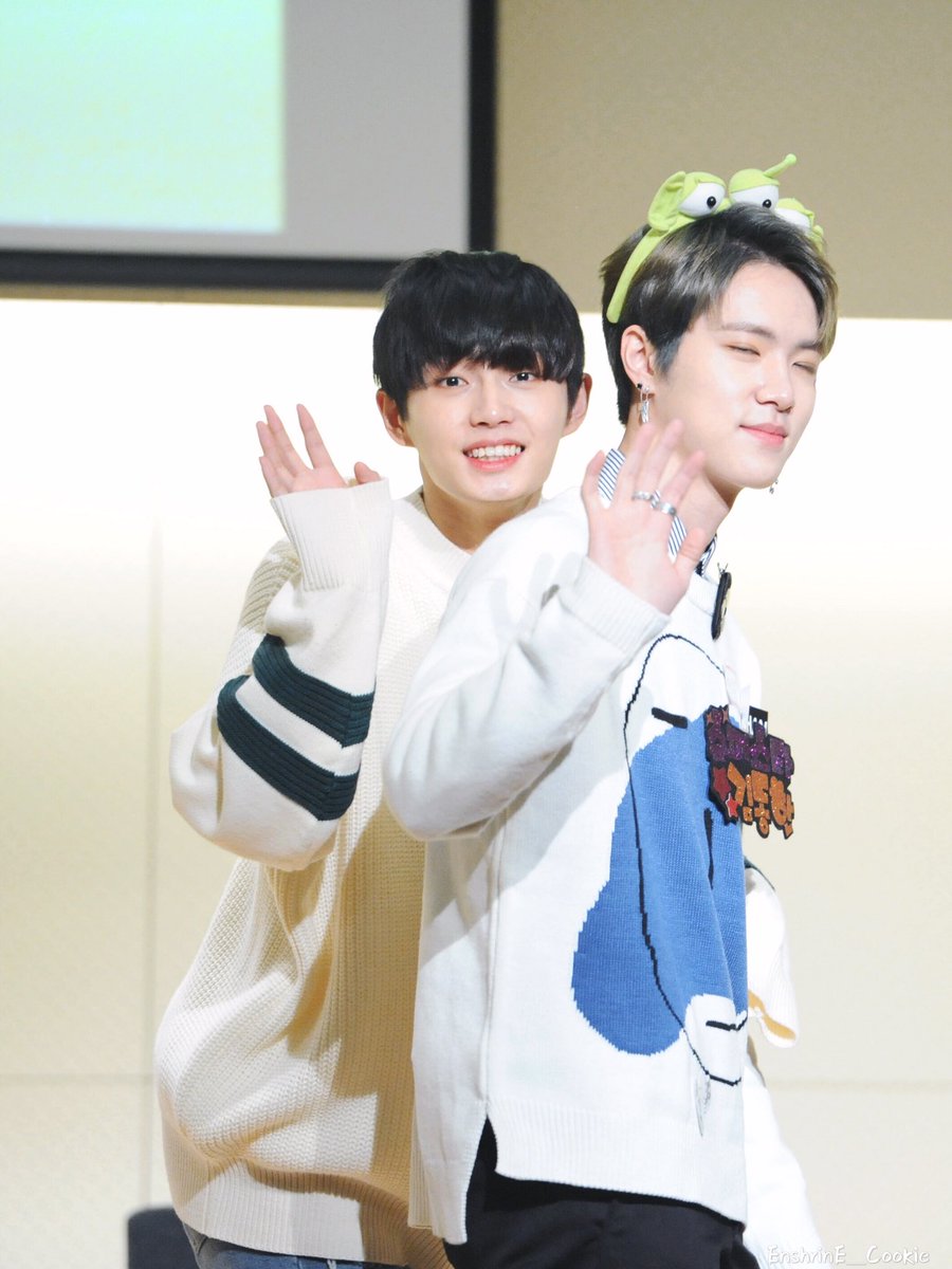 EnshrinE__'s tweet photo. 171210 명동 팬싸 
#JBJ #김용국 #JinLongguo
@JBJofficial787 https://t.co/7arzMJELld