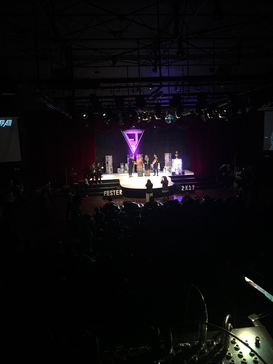 teaterrimbaukm's tweet photo. PELAKON HARAPAN LELAKI
Aman
Racun
TEKAD
KBH
#fester2k17 https://t.co/ZasygFCCRk