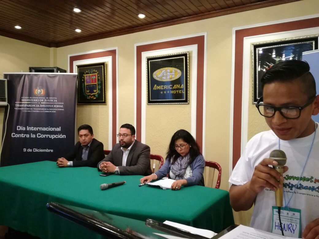 JusticiaBol's tweet photo. Jóvenes por la transparencia deciden fortalecer la política “cero tolerancia contra la corrupción”
Ver nota completa aqui: https://t.co/9zryrLkhak https://t.co/LFnQk9hhGl