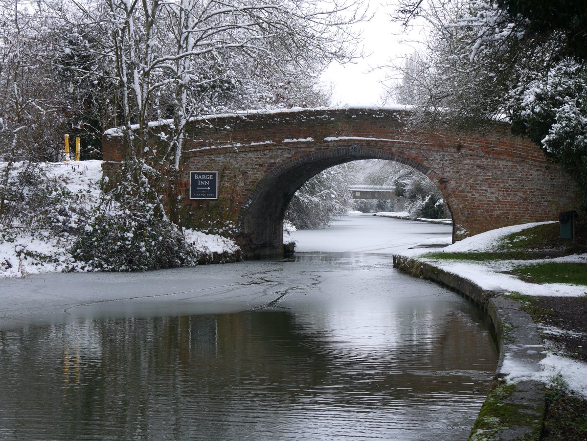 GillPrincePhoto's tweet photo. Walking along the #GrandUnionCanal in gorgeous #MiltonKeynes @scenesfromMK  @_MiltonKeynes @mkfm @BBC3CR @HeartMKNews @mkfuturenow @bbcweather @DestinationMK @snowwatchGB #uksnow #mksnow #UnexpectedMK #LoveMK https://t.co/QMh4EevKeJ