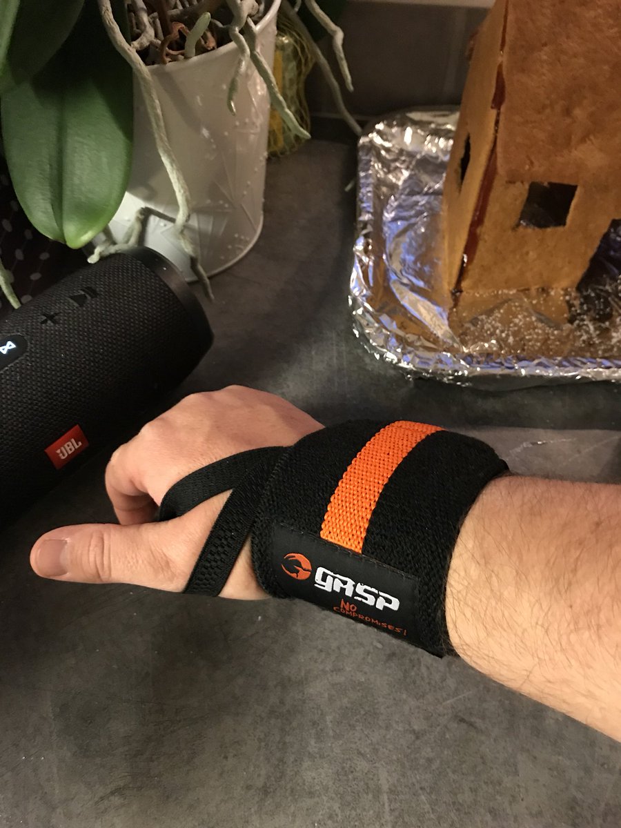 krukan6's tweet photo. Early christmas presents! Gasp 1RM Wrist Wraps and a MetalShake! Thanks @styrkelabbet #gasp #metalshake #gymgrind https://t.co/1Tjz0R65b9