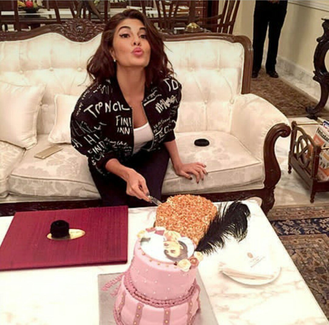 Jacqueen142's tweet photo. I'm a birthday girl so guys wish me fast 🙋🎈 can I get a wish from you jacksy please #jacksy please can you please wish me by my name I will feel so lucky bcz you will type my name with your fingers im naila Please jacksy wish me I'm waiting 😭 @Asli_Jacqueline https://t.co/kcXPpBBEbR