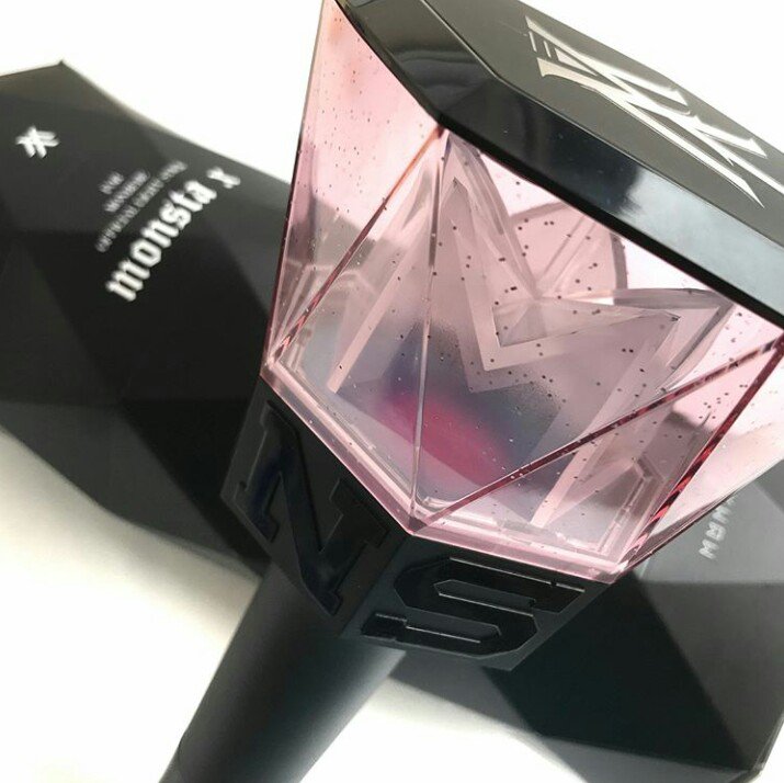 gimodeIo's tweet photo. @trademonstax 
WTS: Monsta X Lightstick: 550k 
Free ongkir ☑
Nego ☑ https://t.co/6XwcEJQZja