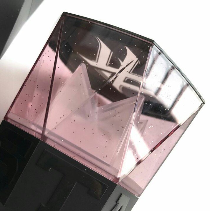 gimodeIo's tweet photo. @trademonstax 
WTS: Monsta X Lightstick: 550k 
Free ongkir ☑
Nego ☑ https://t.co/6XwcEJQZja