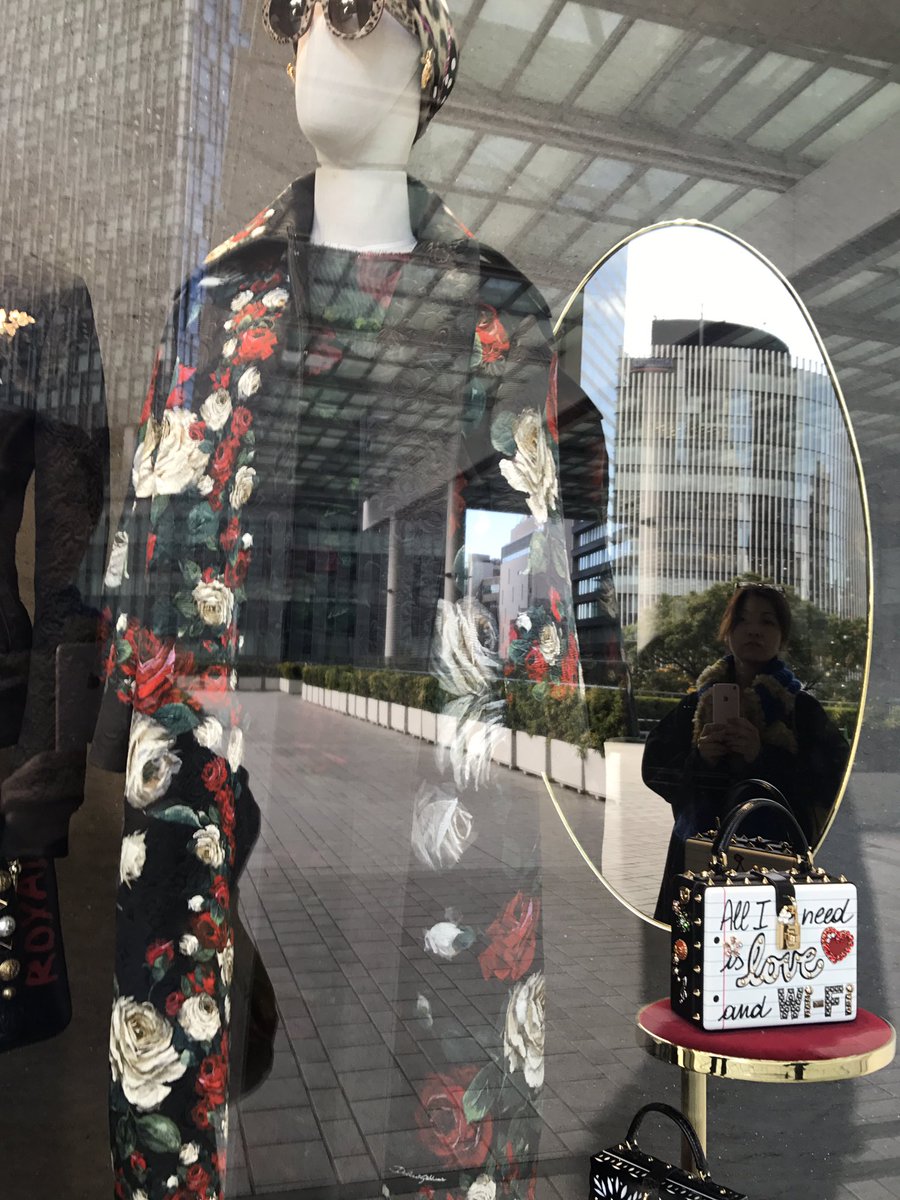 柴田貴子 アコーディオン على تويتر 最近このブランドが気になる ショーウィンドウの前を通りかかるとついじっくり見たくなってしまうのであった