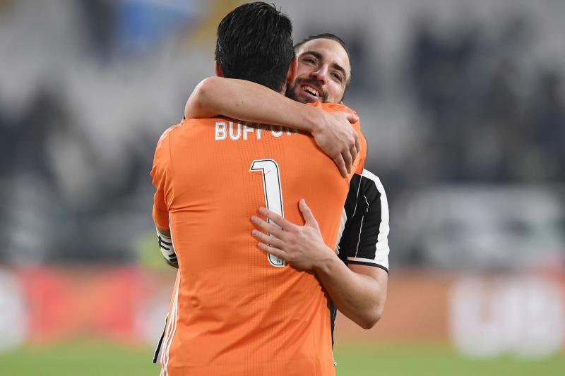           / Happy Birthday Gonzalo Higuain!!!! 