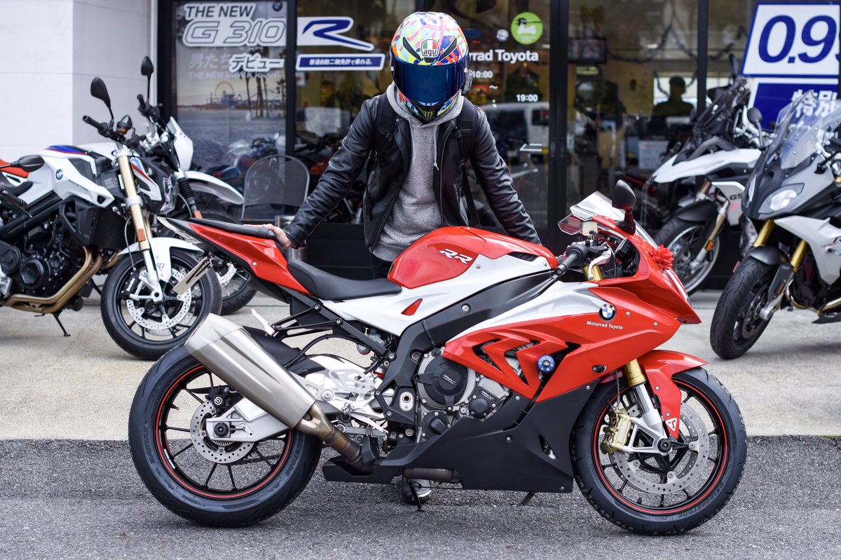 VaNiIIq's tweet image. S1000RR納車しました🇩🇪🦈(唐突)(モロバレ)

10月28日にMotorrad Toyotaにて契約、11月19日に納車していました💮

外装はMisano 2014年仕様に変更❤️💛💚💙💜
サイドパネルの白いところが水色になってないのでまだ未完成です…

皆さん素敵な写真をありがとうございます！！

#祝ってくれる人RT
