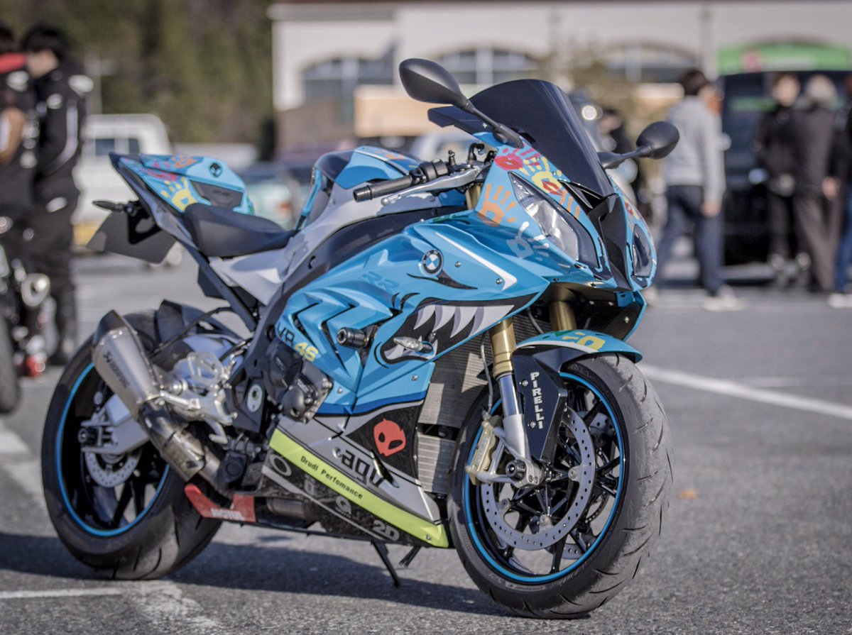 VaNiIIq's tweet image. S1000RR納車しました🇩🇪🦈(唐突)(モロバレ)

10月28日にMotorrad Toyotaにて契約、11月19日に納車していました💮

外装はMisano 2014年仕様に変更❤️💛💚💙💜
サイドパネルの白いところが水色になってないのでまだ未完成です…

皆さん素敵な写真をありがとうございます！！

#祝ってくれる人RT