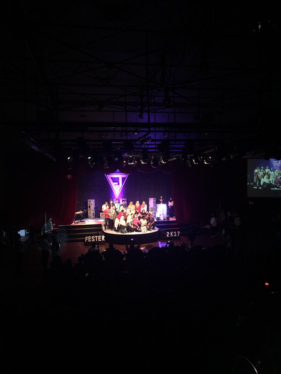 teaterrimbaukm's tweet photo. TEMPAT KETIGA
Chermin
Prasada
KTHO
#fester2k17 https://t.co/vhf79om6nA