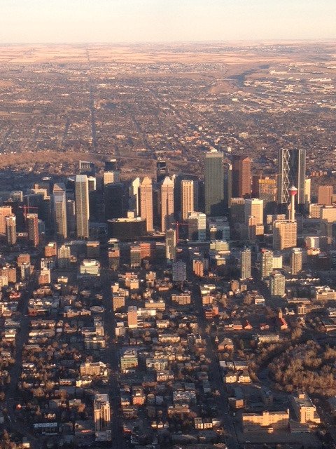 yycClub's tweet image. What do you get when you take a Club Cessna 172, add sunrise over YYC, and a Controller who is able to give you an "unrestricted" clearance over the City?  Aviation Bliss.