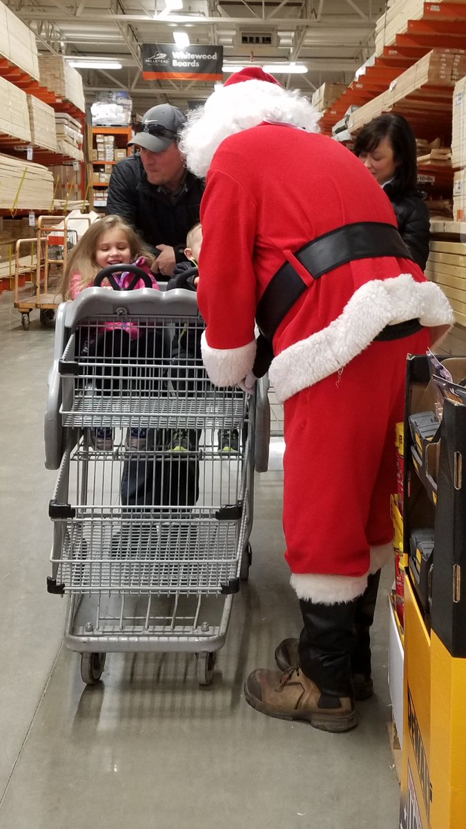 HDAsh_2801's tweet photo. A very merry lead event. We had santa and some of our great service providers at Forest Lake today! Not pictured: our hvac generator. He was busy getting 11 leads for the store!! #HD2820 #homeservices @BurgEric22 @lauracook131 https://t.co/oCX9z69Ag9