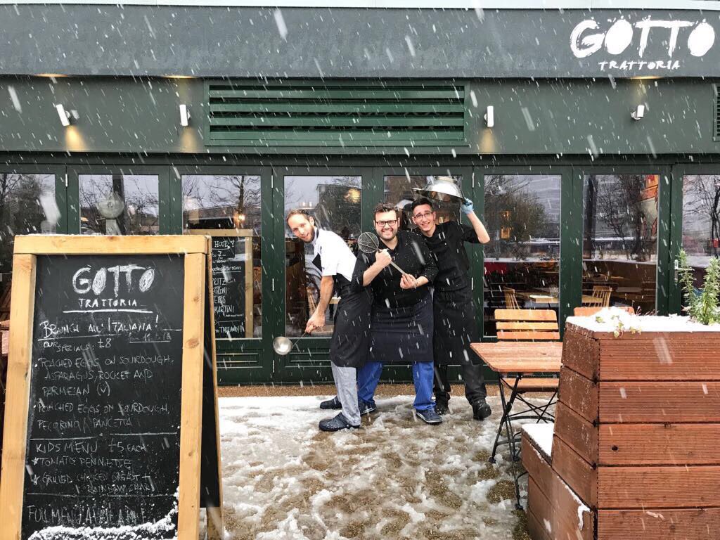 GottoTrattoria's tweet image. If you can't stand the heat in the kitchen...get yourself out into the snow! #canalside #hackneywick #hackney #thewick #snow #weekend #sunday #sundaylunch #brunch #eastlondon #pasta #christmas