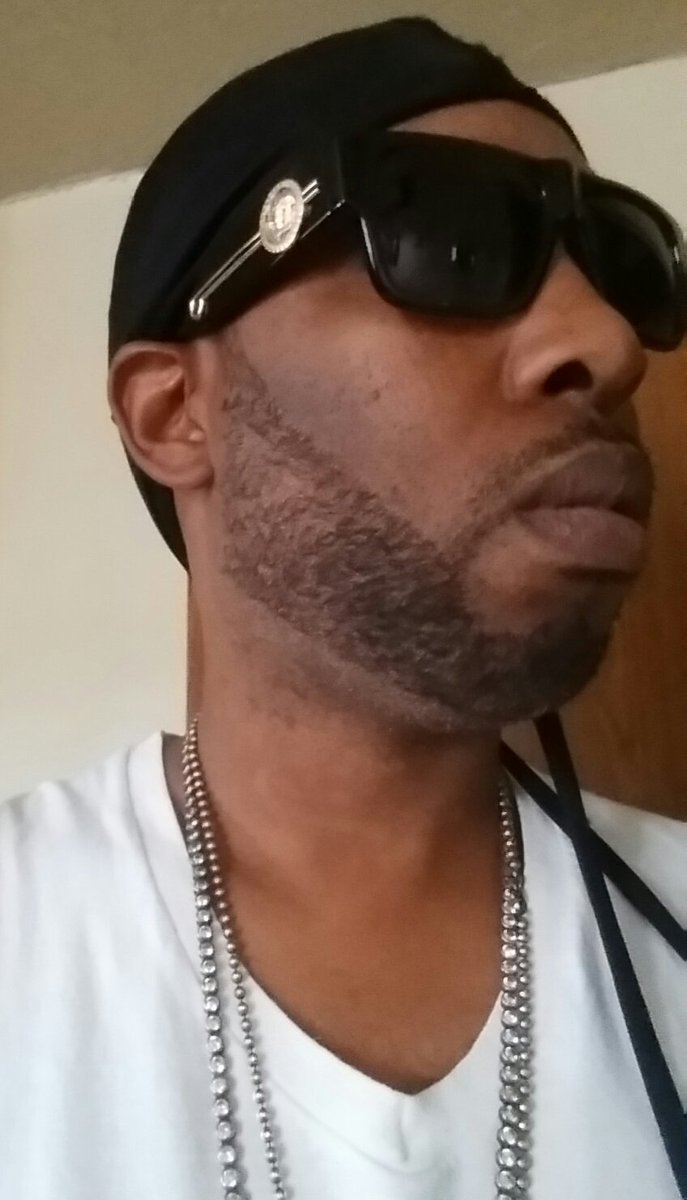 KingSuperSGM's tweet photo. Versace all in my lenses, chauffeur pull up in Benzes, friends now turn foe, funny how life changes.... #WalkFreestyle
#LifeOfDaKING https://t.co/I6MxnzBgP0