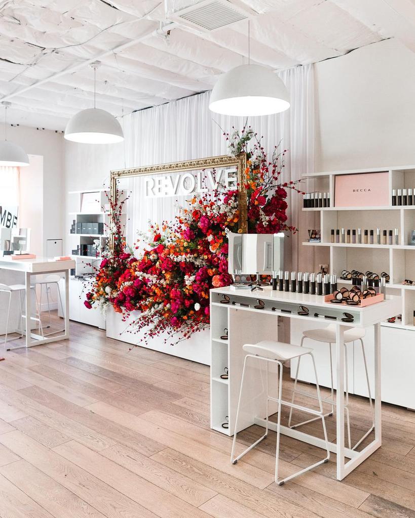 ArtemesLashes's tweet photo. ARTEMES is finally here kicking our heels off in Melrose with @makeupbymelissam getting our ladies lashed up and glammed out at @revolve #revolvebeauty's holiday pop-up today!

Opening to the public tomorrow 12/8 from 11am to 8pm daily! Go to https://t.co/dzZPCDV8fp for more info https://t.co/6pNKvMLDBB