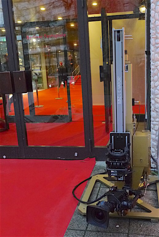 FilmMat's tweet image. MAT-TOWERCAM® and MAT-L-E-VATOR® in low and high mode at the Red Carpet of the European Film Awards 2017