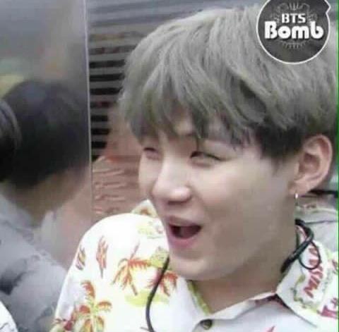UScreamItOut's tweet photo. @BTS_twt Do you wanna be my Christmas present this year? https://t.co/9Wo5Ipno7v