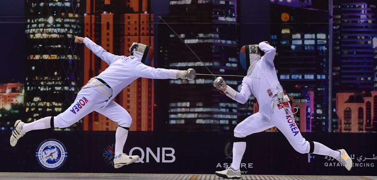 FIE_fencing's tweet photo. Gold medal match between Park and his compatriot Jung from 🇰🇷 #FencingGrandPrix #Doha2017 https://t.co/qwKyegK5OS