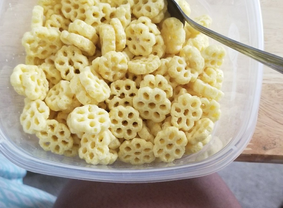 madsaleswoman's tweet photo. Can we go back to when honeycombs had that ehite sugary frosting and didn't taste like oddly shapes cornflakes? No self respecting GenXer can have a throwback moment with these, @PostCereals  #TheRealMAGA https://t.co/dyHxpEb20C