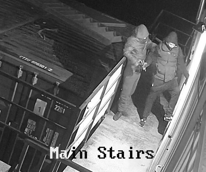 Recognise these thieves? Stealing from <a href="/AbelHomes/">Abel Homes</a> #Hingham site last night? <a href="/EDP24/">Eastern Daily Press</a> <a href="/NorfolkPolice/">Norfolk Police</a> £5,000 REWARD for info leading to successful prosecution. <a href="/edp/">Eduard Díaz</a>