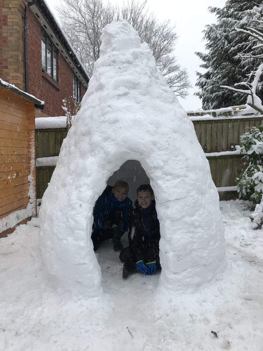 Thank you <a href="/IKEAUK/">IKEA UK</a> for your blue/green boxes that work perfect for igloo designers