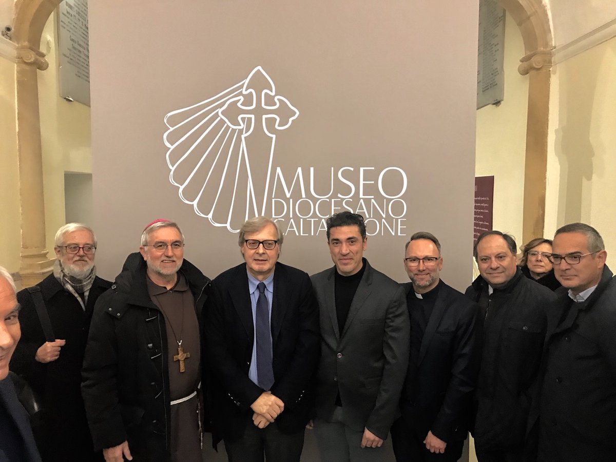 VittorioSgarbi's tweet photo. #sicilia Al Museo diocesano di Caltagirone per l’inaugurazione delle mostre “Armonia dell’infinito” di Piero Guccione e “Armonia mediterranea” di Nicolò Morales, entrambe organizzate dal Museo in collaborazione con la Fondazione Pio Alferano. @stampasgarbi @lasicilia @GDS_it https://t.co/0W9jzeD9xC