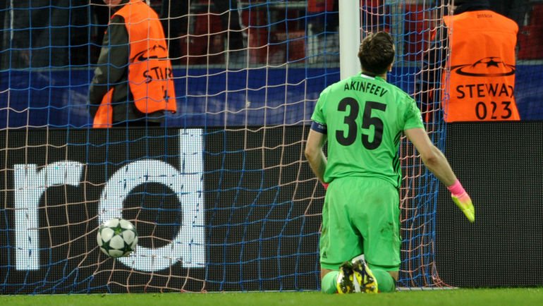 fcspartaknews's tweet image. Болельщик ЦСКА звонит в справочную.
- Скажите, а как в скорую позвонить?
- Ноль три.
(бросает трубку в слезах)