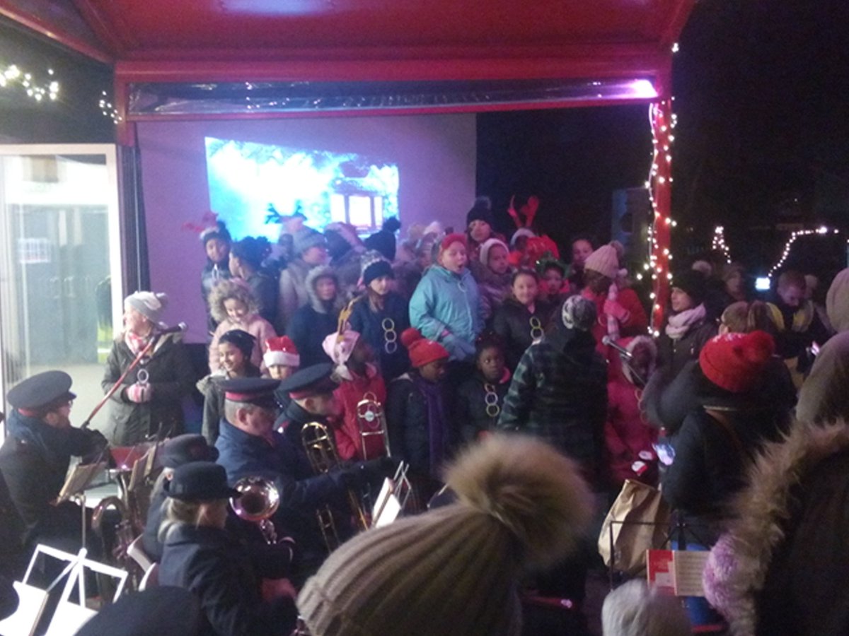 edleeds's tweet image. Many thanks to all who joined or helped run Friday's Lantern Festival in #Beeston #Leeds. It was parky but fun! Get in touch if you want to help out with this or other local events (eg @BeestonFestival), or see you again next year! @hodgko @SouthLeedsLife @mosaicleeds