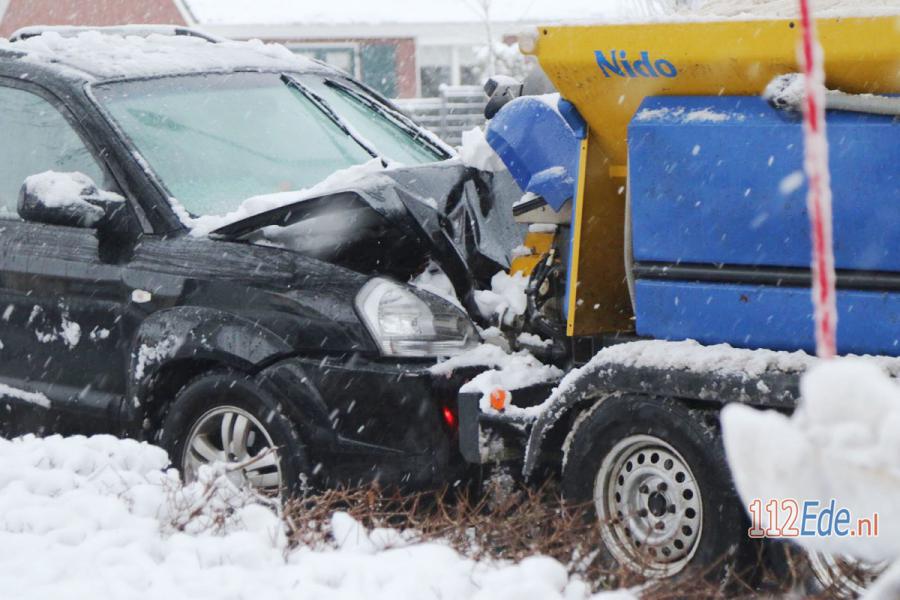🚨 Gewonde bij botsing met strooiwagen op de Edeseweg 112.press/Q5HFKl #Lunteren #112Nieuws https://t.co/Dke7aklJs0
