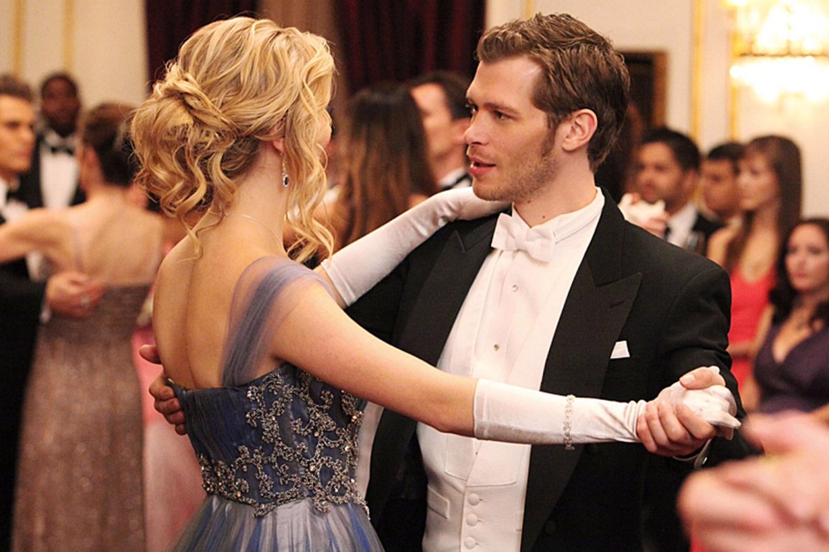 Pll_livnat's tweet photo. Favorite dance? 
#Klaroline #Delena 
RT for Caroline and Klaus's
FAV for Elena and Damon's https://t.co/82vticzWpy