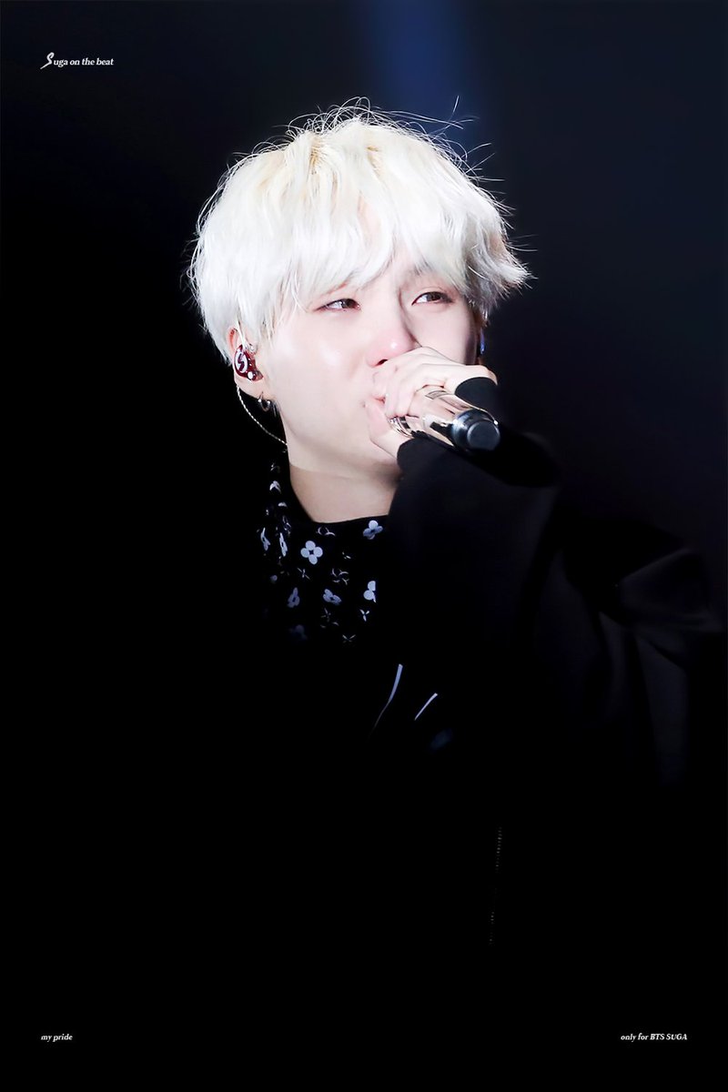 sugaonthebeat39's tweet photo. 171210 윙즈콘 파이널 #SUGA #슈가 #민윤기 한참을 뛰어오기만 한 너에게 https://t.co/vVgxlS8OJS