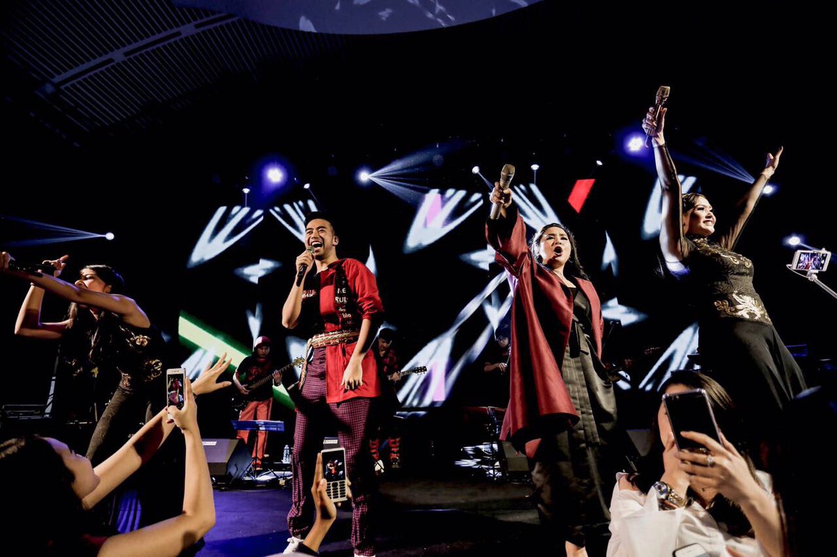 gitagut's tweet image. Closing tour Sumatera Duo Maia di Lampung. Terima kasih semuanya 🙏🏻🙏🏻🎤🎤