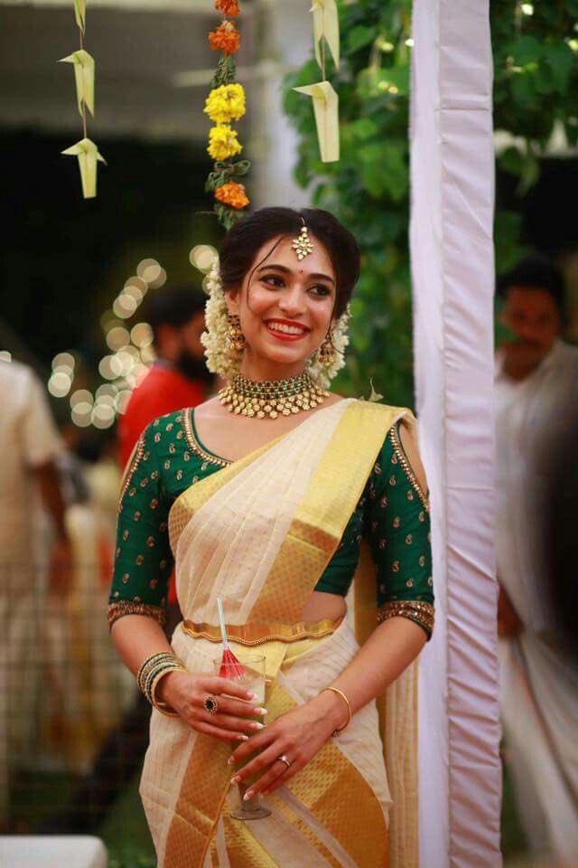 These Stunning Onam Looks Will Make You Want To Buy A Traditional Kasavu onam-dress-code-onam-outfits-night-club-dress-onam-dress