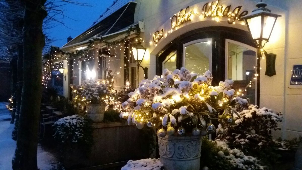 JVeldsink's tweet photo. Het mooie @Gramsbergen! @kerstgrbergen mooi in het wit! https://t.co/T7NbpSOXWn
