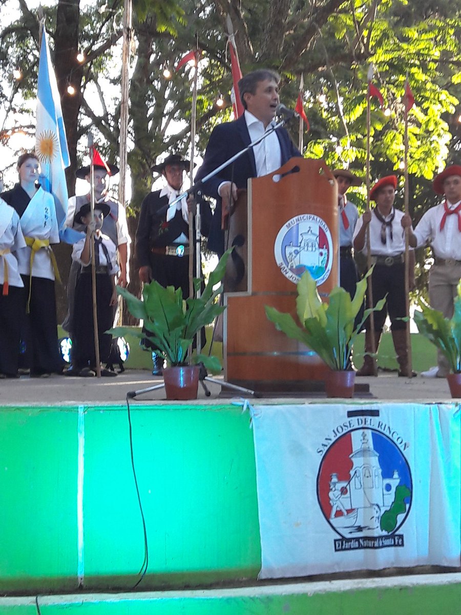 El compañero #SilvioGonzalez se dirige al pueblo Rinconero, en su asunción como Intendente de la Ciudad! Éxitos Silvio para vos y todo el impresionante grupo que te acompaña!