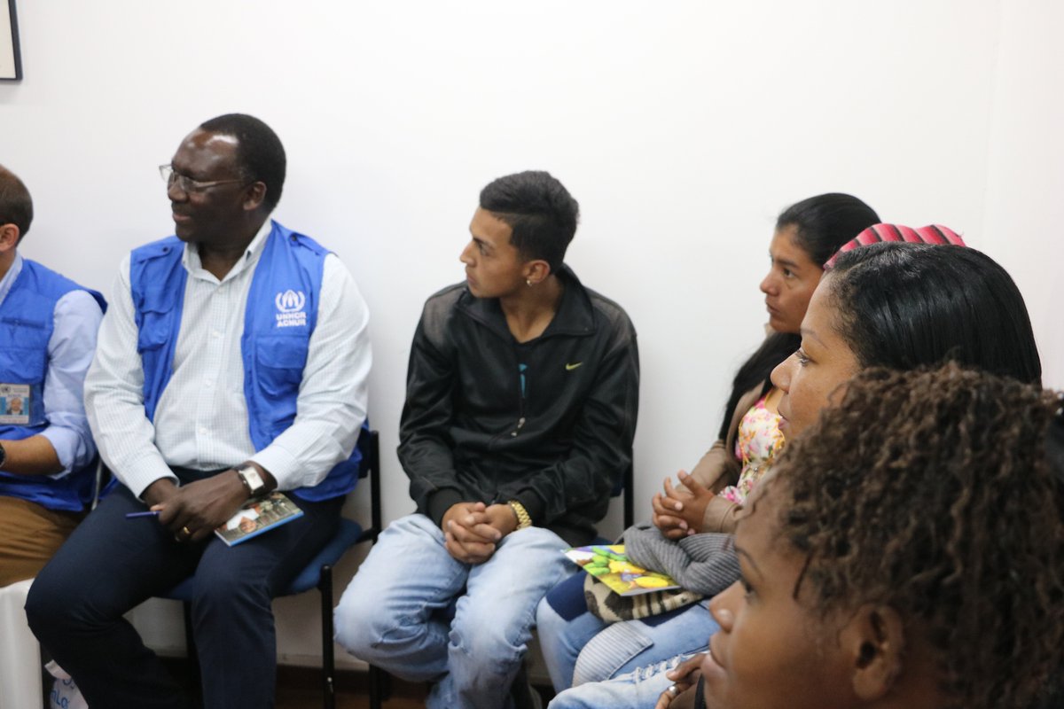 ACNUR_es's tweet photo. 🇪🇨 Ecuador: Hay +60,000 refugiados -el número más alto en toda América Latina-, el 87.5% son colombianos. @GeorgeOkothObbo se encontró con algunos, la mayoría vivían en la costa pacifica colombiana y huyeron por extorsión, reclutamiento forzoso o acusados de ser informantes https://t.co/Gyf9KVzvm5