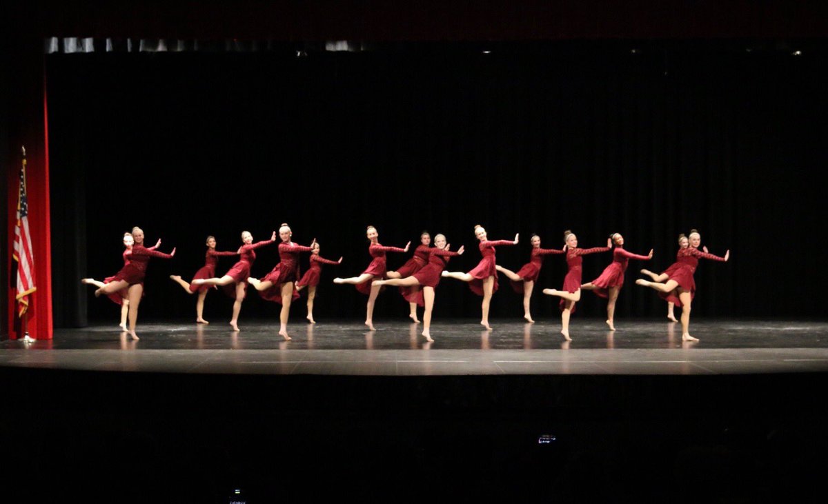 randypittenger's tweet photo. And even more pics from the BHS Magic Belles Winter Show Carol of the Belles by Tiger Media! #BMB1718 #BeltonBelles #BeltonFineArts #TigerMedia #ILoveBelton https://t.co/kDhVbw2i1R