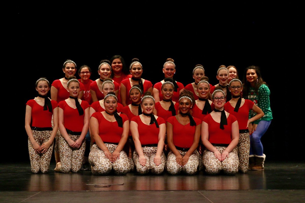 randypittenger's tweet photo. And even more pics from the BHS Magic Belles Winter Show Carol of the Belles by Tiger Media! #BMB1718 #BeltonBelles #BeltonFineArts #TigerMedia #ILoveBelton https://t.co/kDhVbw2i1R