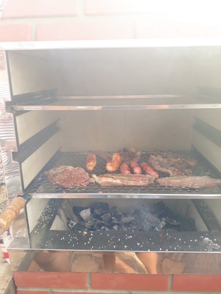 AnaHubner1's tweet photo. #domingão 🍻🍖👏 https://t.co/tVHpJOfCju