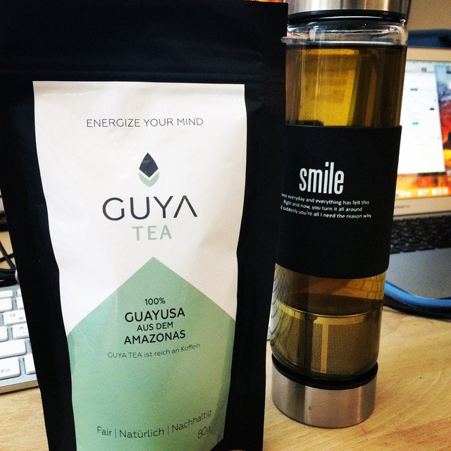 drinkguya's tweet photo. Ahh! Es ist einfach so simpel seinen Guayusa mit dieser genialen ToGo Flasche zu trinken. Die Flasche hat ein integriertes Sieb, ist aus Glas und sieht einfach mal mega stylisch aus oder 😁😁😁👍 #guayusa #drinkguya #energytea #energytee #fitness #business #sport https://t.co/sHpAJK5FvD
