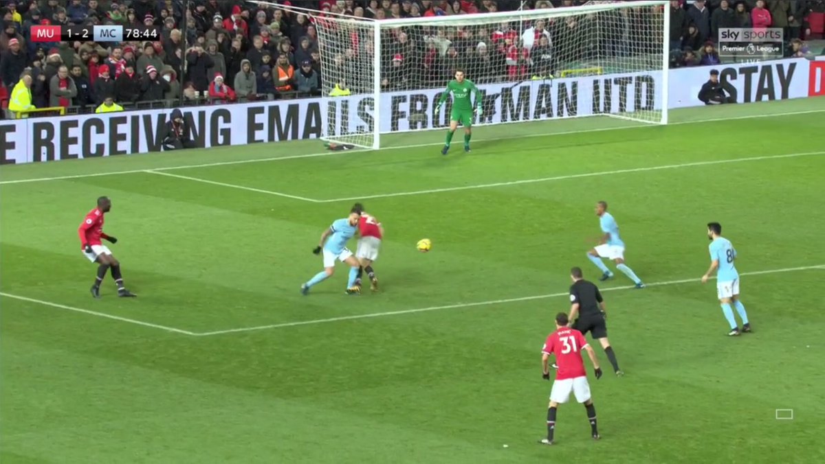 SoccerAM's tweet image. Did Herrera dive?
RT for Yes 👍
LIKE for No 👎
#ManchesterDerby