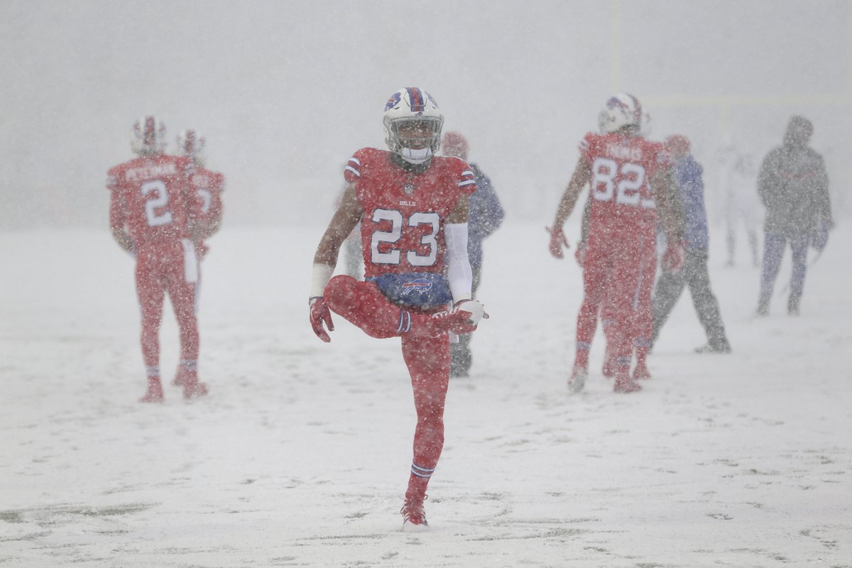 It's a #snow bowl between the @buffalobills and <a href="/Colts/">Indianapolis Colts</a> , and fans will face treacherous travel heading home from the game: ow.ly/5jnX30h87I8