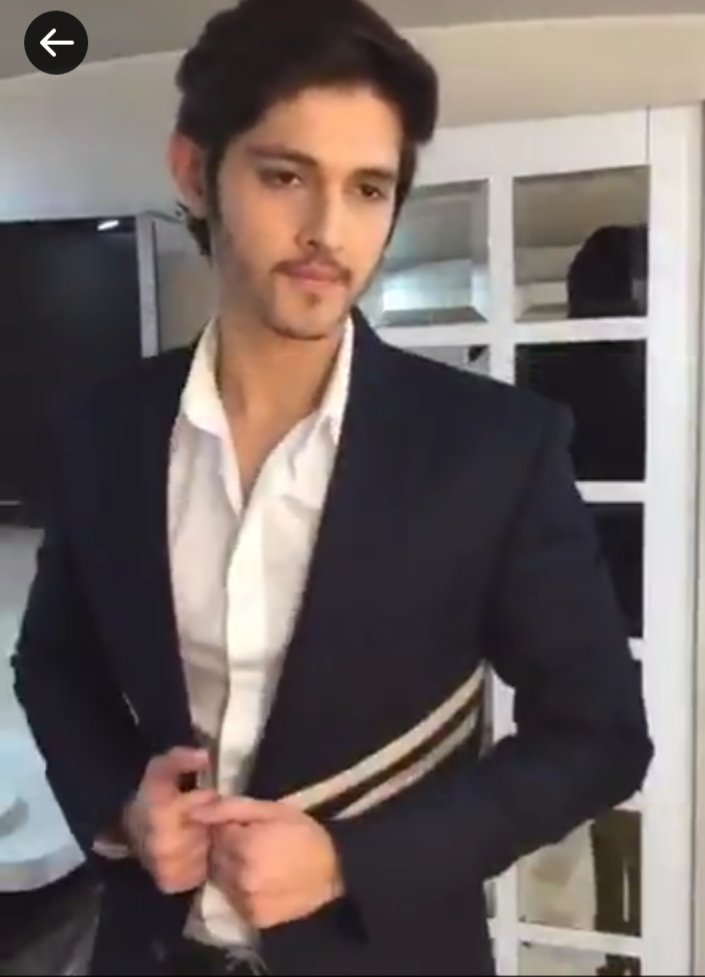 TannaVinay's tweet photo. My style My Life #TeamRohanmehra 
#RohanInBB11 @rohan4747 

RT🔃if u agree to Most stylish perfect Man in the world 

#BigBoss11 #BiggBoss https://t.co/D2IM4s6uNU